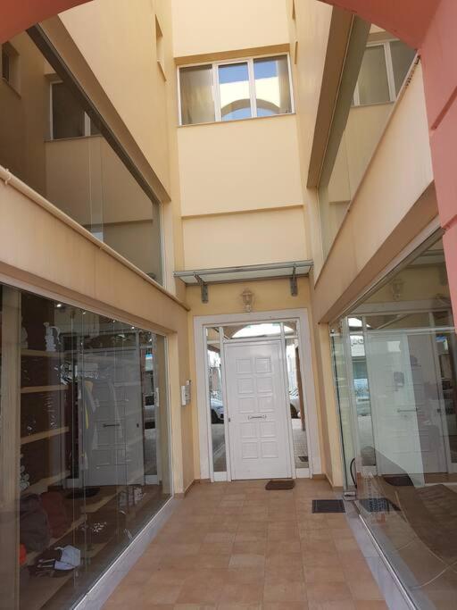 Relaxing City Center West Luxury Studio Каристос Екстериор снимка